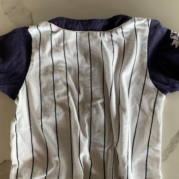 Disney Mickey Baby Onesie - Size 18 months with matching socks - Picture 8 of 8